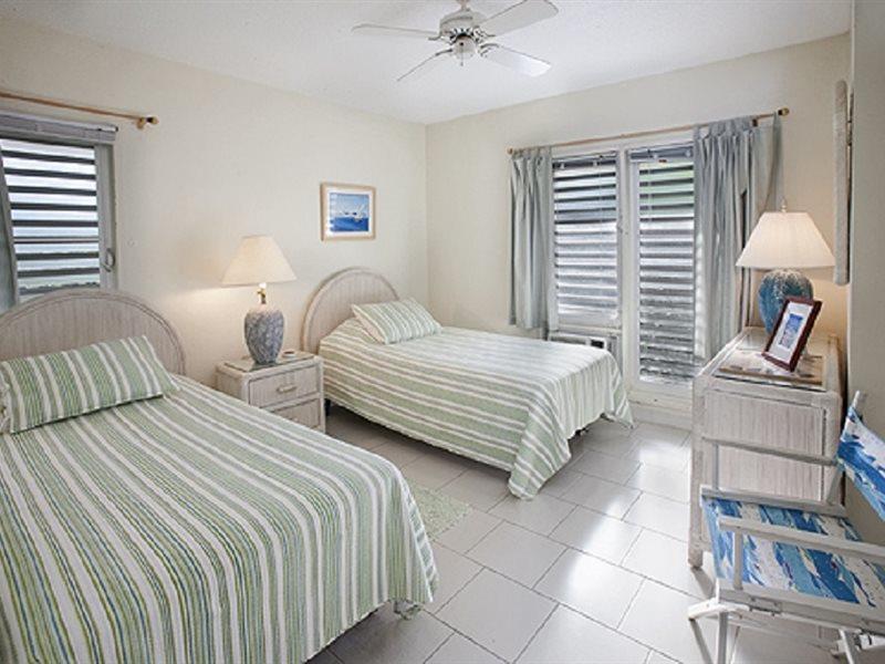 Colony Cove Beach Resort Christiansted Oda fotoğraf